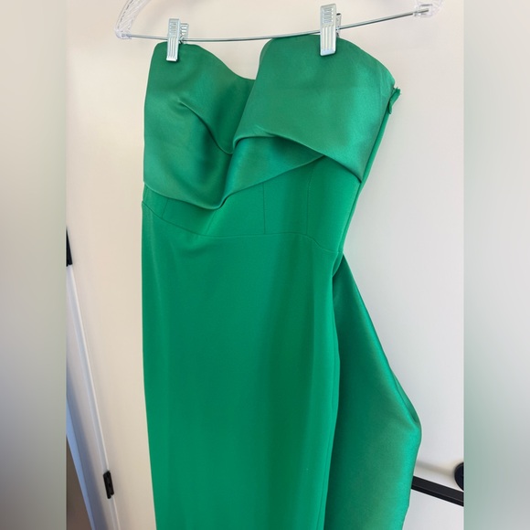 Solace London Kinsley Dress in Bright Green - Picture 4 of 11